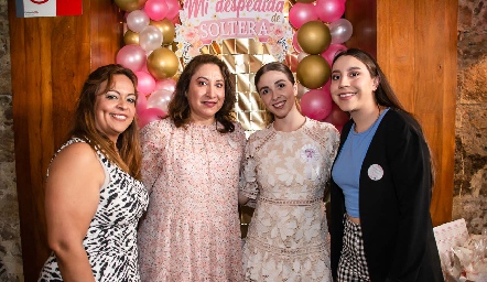 Rocío Canela,  DeniseDesiree, Georgina Moreno, y Fernanda Colunga.