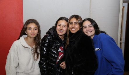  Vanessa Rosas, Paulina González, Camila Reyes y Lorenza Gárate.