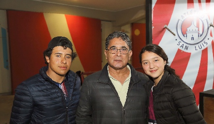  José Olivo, Edgar Jiménez y Neli Olivo.