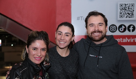  Irene Galindo, Paola Hinojosa y Alejandro Galindo.