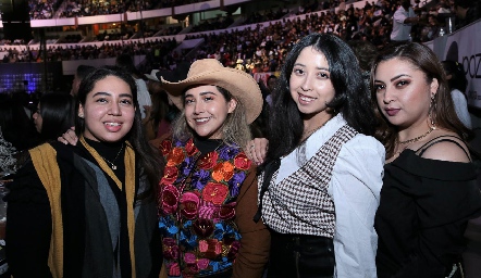  Esther Muñoz, Ale Muñoz, Andrea Vega y Maricela Vega.