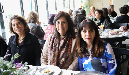  Juanita Palos, Lucía Torres y Paty Campos.