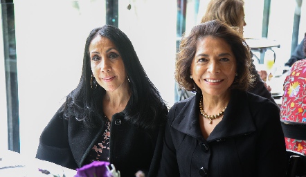  Yolanda Chevaile y Juanita Palos.