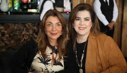  Nuria Lozano y Cristina Galán.