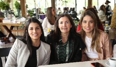 Lucy González, Marcela Valle y Cristina Kasis.