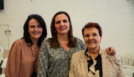  Lourdes Gómez, Gabriela Gómez y Gela Valle.
