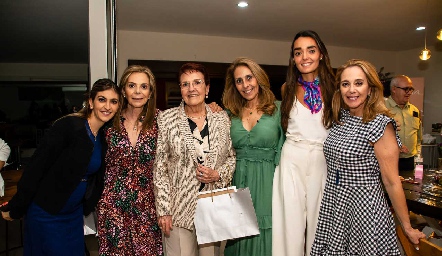  Patricia Gómez, Elena Gaviño, Gela Valle, Lucila Gaviño, Marianela Villasuso y Tayde Gaviño.