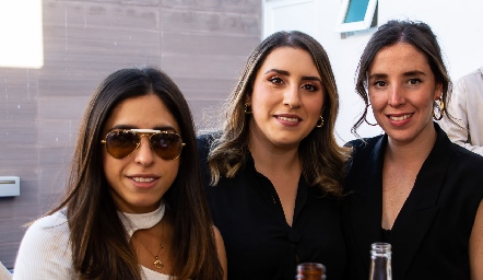  Ana Karen Ibarra, Carla Ibarra y Sofía Guevara.