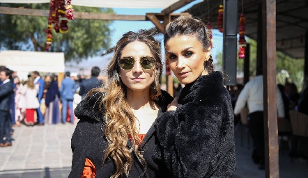  Daniela Torres y Gemma Loredo.