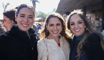  Michell Cano, Paulina Aguirre y Priscila Guzmán.
