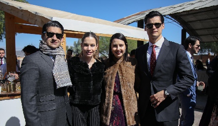  Daniel Valadés, Bárbara Portales, Pamela Ortiz y José Miguel Valadés.