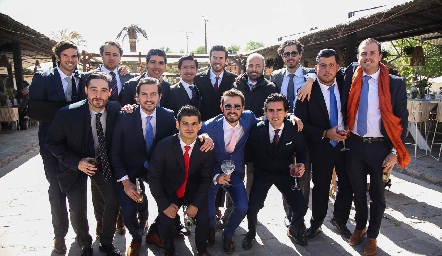  Los amigos del novio.