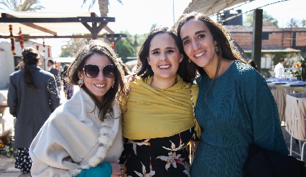  Isabel Álvarez, Alejandra Aranda y Cristina Muñoz.