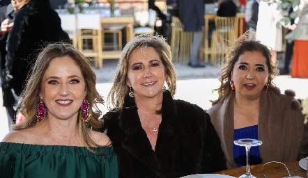  Lourdes Gutiérrez, Maru Bárcena y Sofía Carrillo.