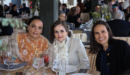 María Rosa Rivera, Norma Villanueva y Adriana Pérez.