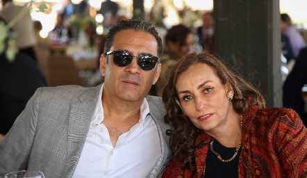  Adalberto y Claudia Alcocer.