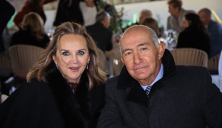  Lucy Villanueva y Arturo González.