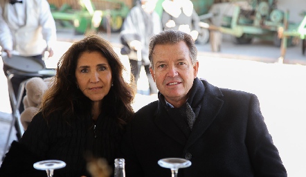  Magdalena y Jaime Hernández.