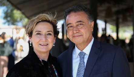  Luz Cecilia y Armando Méndez.