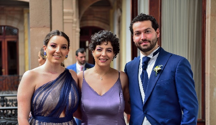  Marisol, Daniela y Carlos González Villanueva.