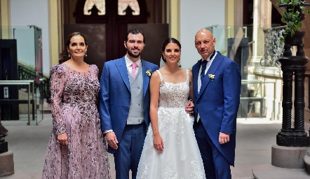  Gabriela Villanueva, José Luis Hernández, Gaby y Carlos González.