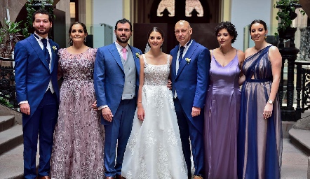  Carlos González, Gabriela Villanueva, José Luis Hernández, Gaby, Carlos, Daniela y Marisol González.