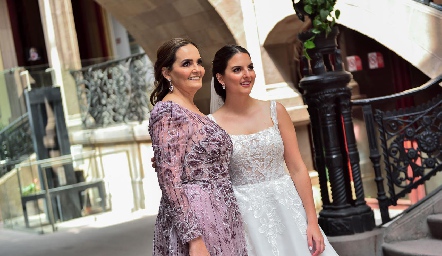  Gabriela Villanueva con su hija Gaby González.