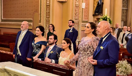  José Luis Hernández y Gaby González con sus papás.