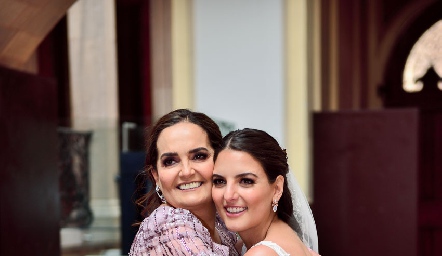  Gabriela Villanueva con su hija Gaby González.
