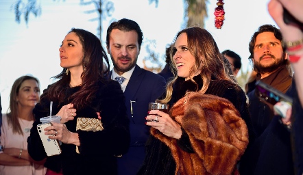  Isa Villanueva, Yuri Mézquida y Lourdes Hernández.