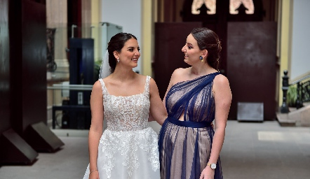  Gaby y Marisol González Villanueva.