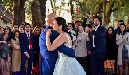  Carlos González con su hija Gabriela.