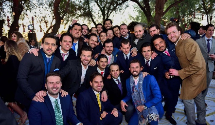  José Luis Hernández con sus amigos.