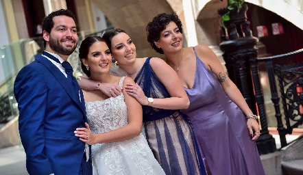  Carlos, Gaby, Marisol y Daniela González Villanueva.