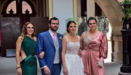  Lourdes y José Luis Hernández, Gaby González y Cecilia Hernández.