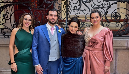  Lourdes y José Luis Hernández, Cecilia Jiménez y Cecilia Hernández.
