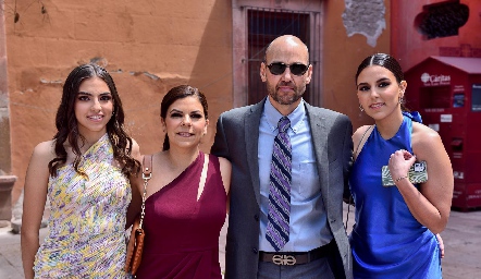  María Paula González, Maritere García, José Antonio González y María José González.