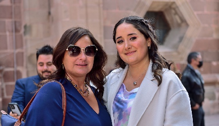  Sara Gutiérrez con su hija Lucía Villanueva.
