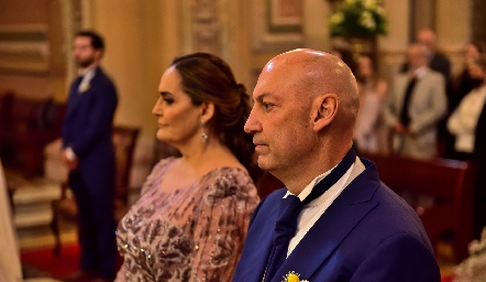  Gabriela Villanueva y Carlos González, papás de Gaby.