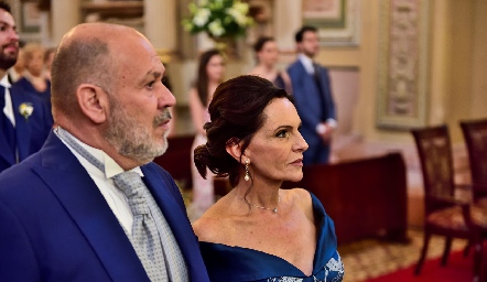  José Luis Hernández y Cecilia Jiménez, papás del novio.