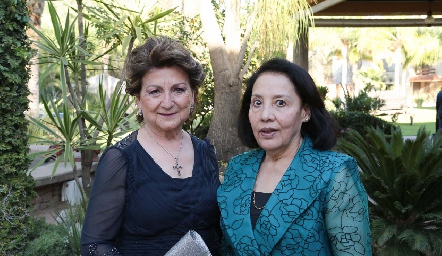  María Elena González y Alicia de Hernández.