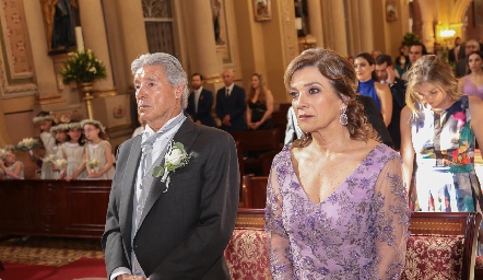  Jaime Martínez y María de los Ángeles Terrazas, papás de la novia.