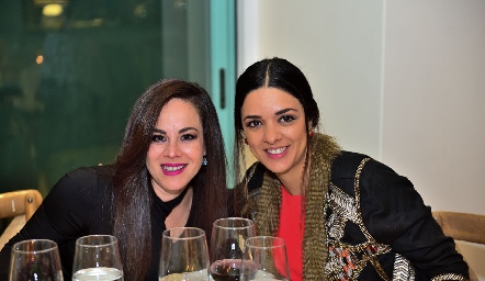  Silvia Ramón  y Carolina Arriaga.