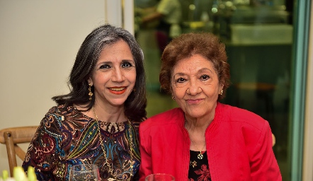  Diana De la Garza y Fabiola De Arriaga.