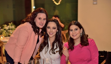  Isa López, Fernanda Arriaga y Lu Castelo.