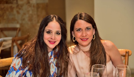  Adriana Ramón y Julene Arzola.