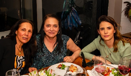  Juanita Calzada, Michelle Covarrubias y Fernanda Zárate.