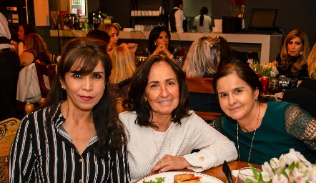  Georgina Rodríguez, Mónica Robles y Marcela Alcaraz.