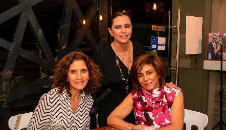  María Dolores Hernández, Beatriz Mena y Adriana Sánchez.