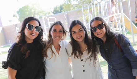  Fernanda Castillo, Daniela Llano, Yuri Cojongo y Cristina Castañares.